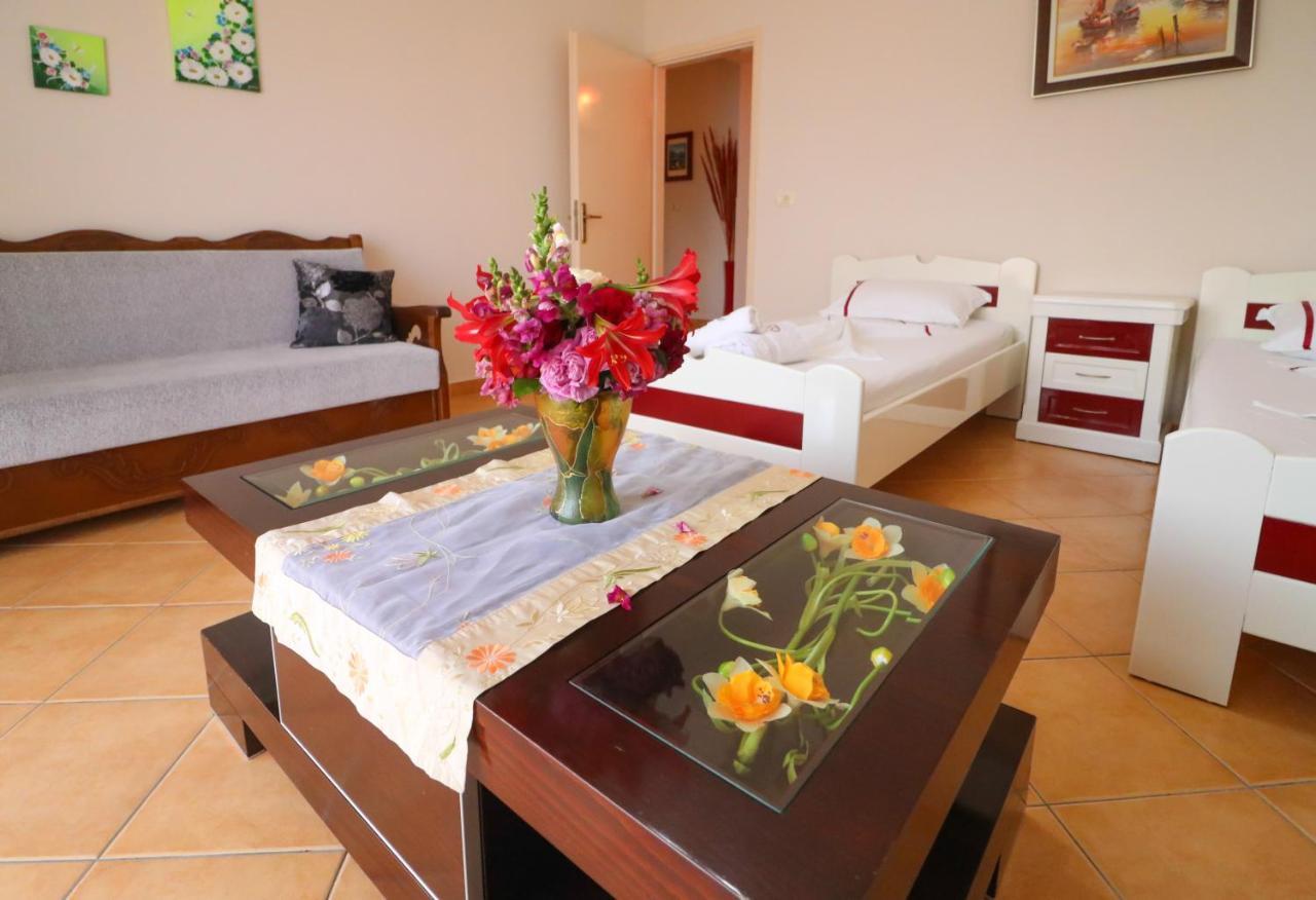 Apartments Vila Roboci Sarandë Eksteriør bilde